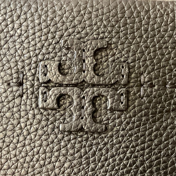 NEW Tory Burch Devon Black Pebble Leather Crossbody Bag NWOT - Picture 4 of 12